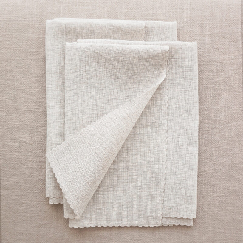 Serviette de table festonnée