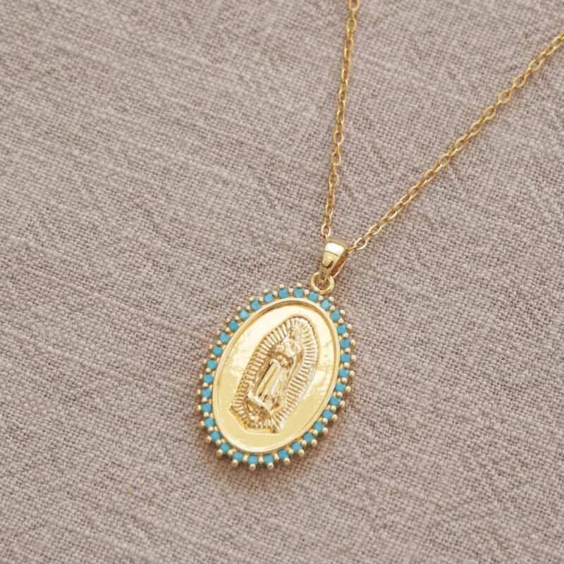 medaille madonne dorée avec perles turquoise