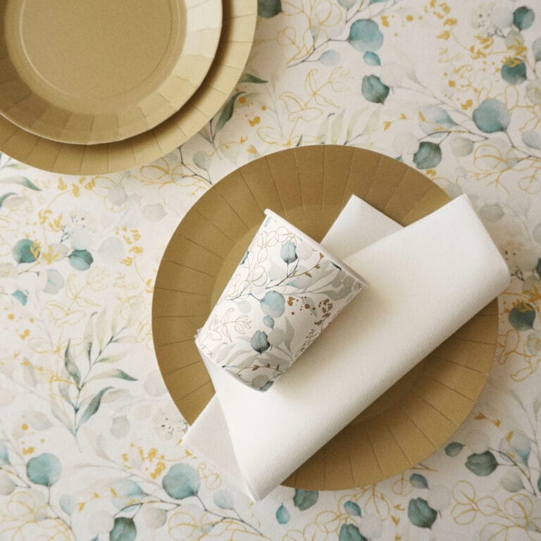 pack de déco de table Champêtre, imprimé motif eucalyptus, détails dorés; pour la fête en été ou printemps - Maisons Notables
