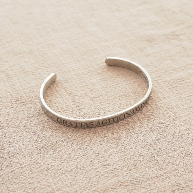 bracelet argenté gravé citation biblique